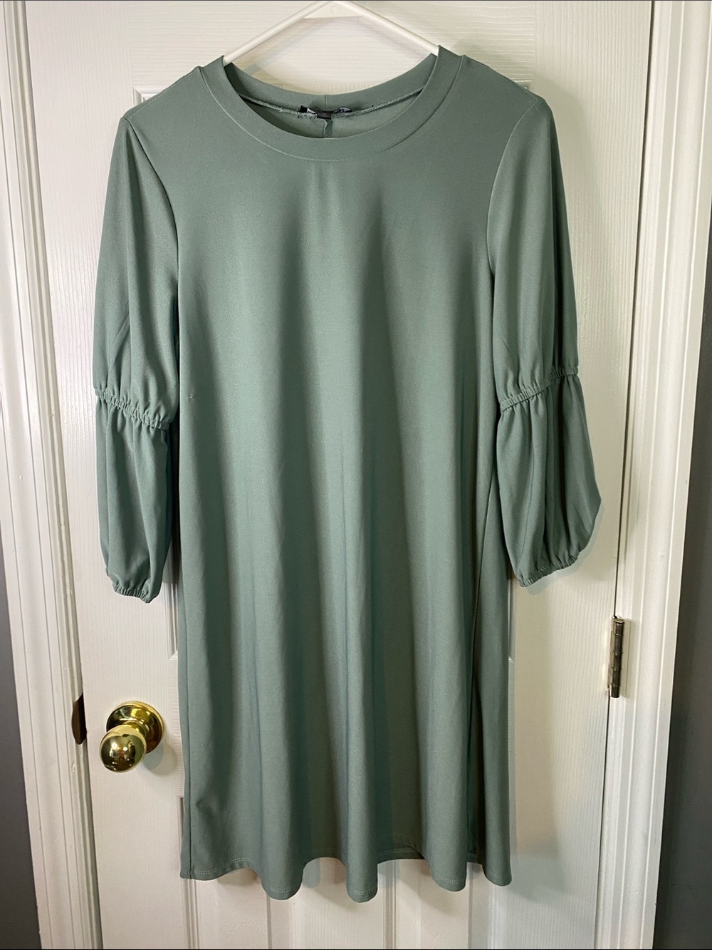 As U Wish Sage Green Puff-Sleeve Midi Dress Size Medium.